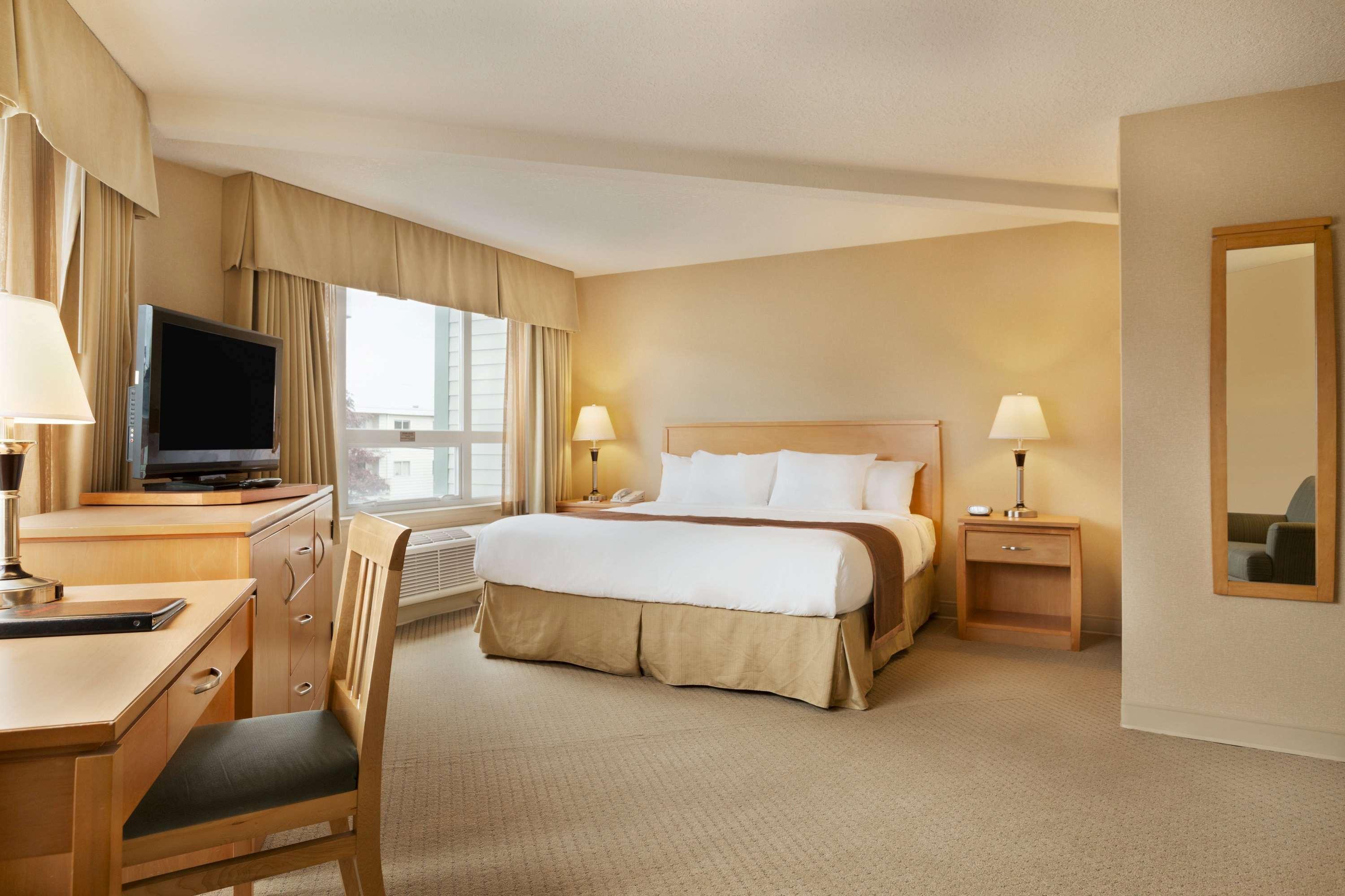Ramada By Wyndham Nanaimo Hotel Exterior photo